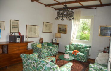 Ronciglione vicino centro casale con terreno