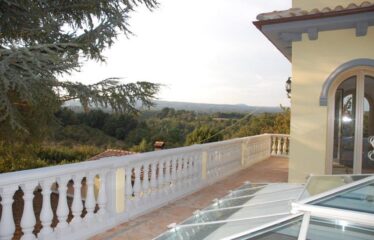 Sutri elegante villa a pianta quadrata