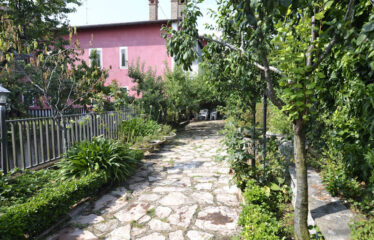 Capranica porzione di villa con giardino
