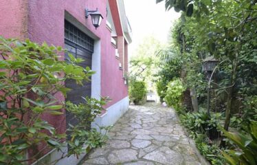Capranica porzione di villa con giardino