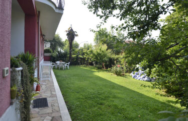 Capranica porzione di villa con giardino