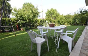 Capranica porzione di villa con giardino