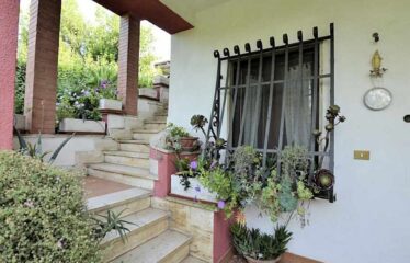 Capranica porzione di villa con giardino