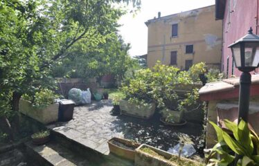 Capranica porzione di villa con giardino
