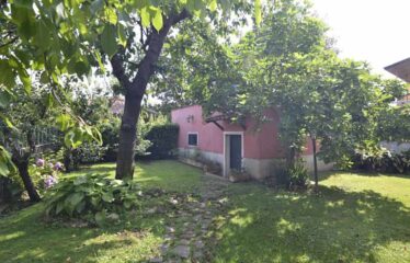 Capranica porzione di villa con giardino