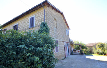 Capranica antico casale in posizione panoramica