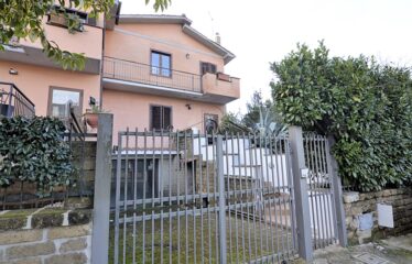 Capranica villa con giardino