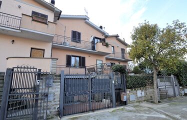 Capranica villa con giardino