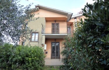 Capranica villa con giardino