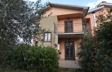 Capranica villa con giardino