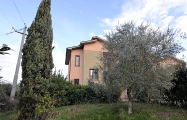 Capranica villa con giardino