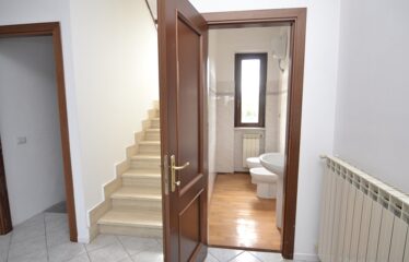 Capranica villa con giardino