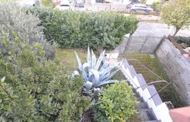 Capranica villa con giardino