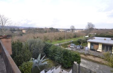 Capranica villa con giardino