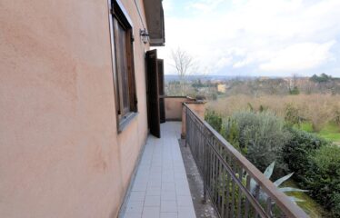 Capranica villa con giardino