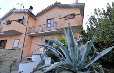 Capranica villa con giardino