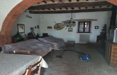Tra Val D’Orcia e Val di Chiana autentico casale