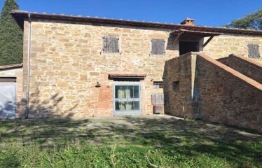 Tra Val D’Orcia e Val di Chiana autentico casale