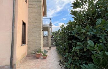 Capranica villa con giardino