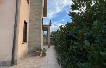 Capranica villa con giardino