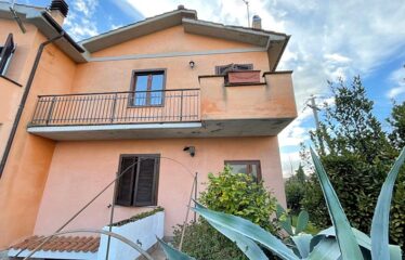 Capranica villa con giardino