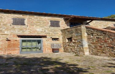 Tra Val D’Orcia e Val di Chiana autentico casale