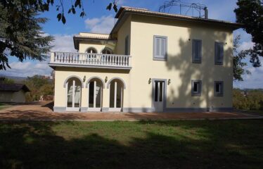 Sutri elegante villa a pianta quadrata