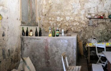 Capranica nel borgo antico suggestiva cantina scavata nel tufo