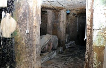 Capranica nel borgo antico suggestiva cantina scavata nel tufo