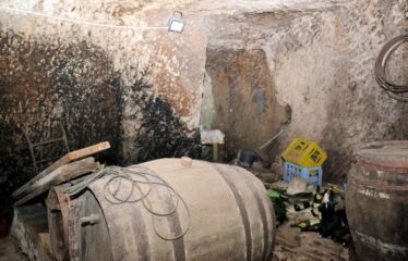 Capranica nel borgo antico suggestiva cantina scavata nel tufo
