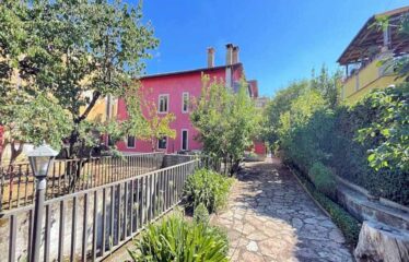 Capranica porzione di villa con giardino