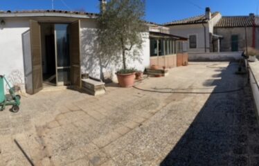 Capranica centrale appartamento con giardino e terrazzo