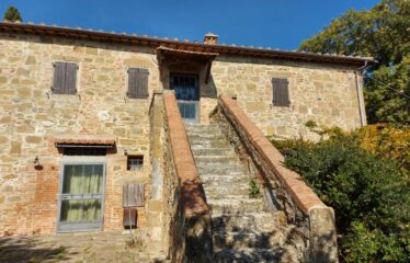 Tra Val D’Orcia e Val di Chiana autentico casale