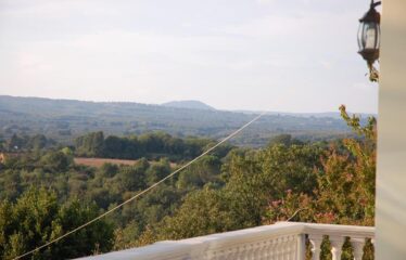 Sutri elegante villa a pianta quadrata