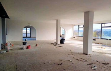 Locale commerciale fronte Cassia