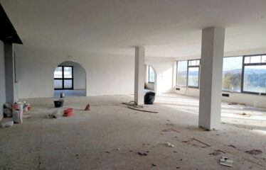 Locale commerciale fronte Cassia