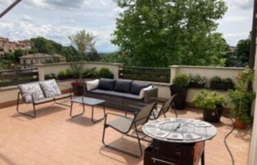 Capranica elegante attico con terrazza