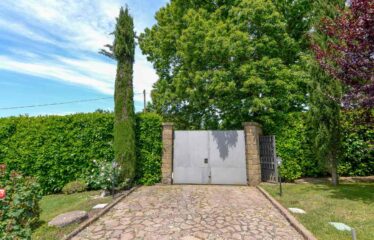 Capranica villa in un’ oasi verde