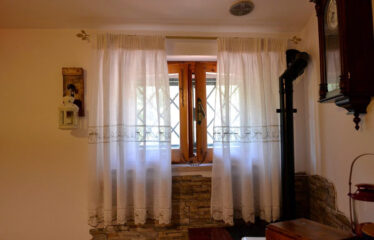 Capranica palazzetto indipendente con piccola area esterna