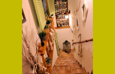 Capranica palazzetto indipendente con piccola area esterna