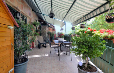 Capranica palazzetto indipendente con piccola area esterna