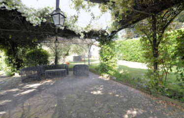 Capranica villa in un’ oasi verde