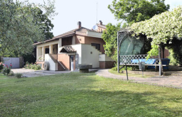 Capranica villa in un’ oasi verde