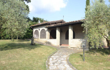 Capranica villa in un’ oasi verde