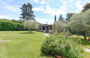 Capranica villa in un’ oasi verde