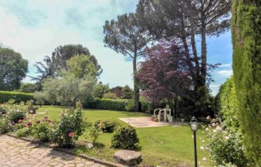 Capranica villa in un’ oasi verde
