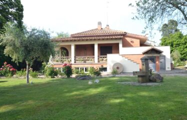 Capranica villa in un’ oasi verde