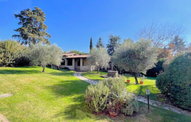 Capranica villa in un’ oasi verde