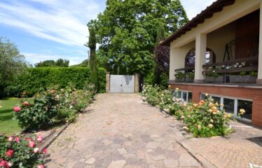 Capranica villa in un’ oasi verde