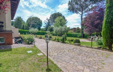 Capranica villa in un’ oasi verde